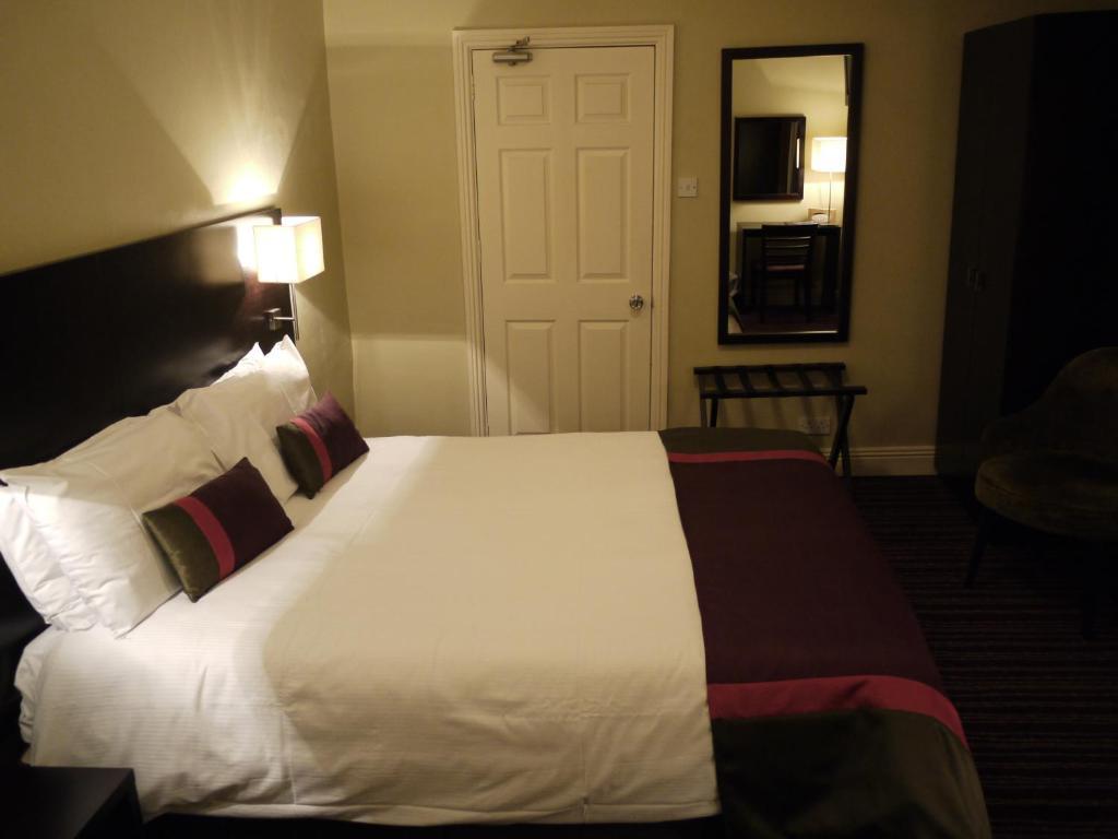 Hearns Hotel Clonmel Room photo