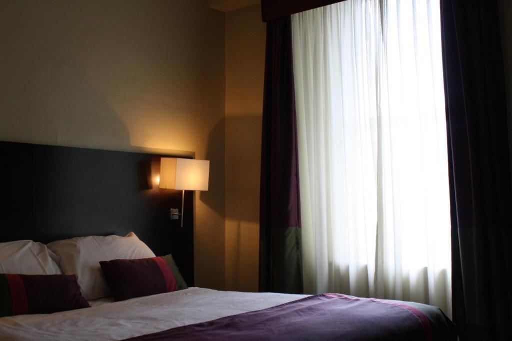 Hearns Hotel Clonmel Room photo